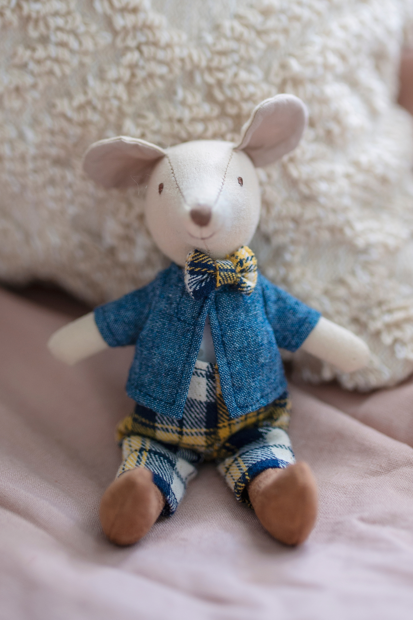 ARCHIE THE MOUSE MINI DOLL